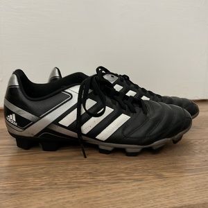 Adidas soccer cleats women’s 8.5/ men’s 7